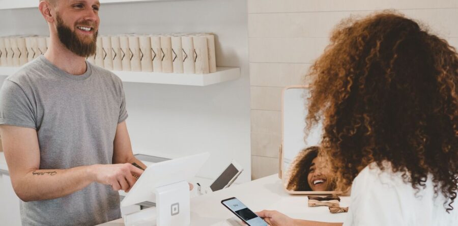 Comment choisir votre distributeur de caisse enregistreuse ?