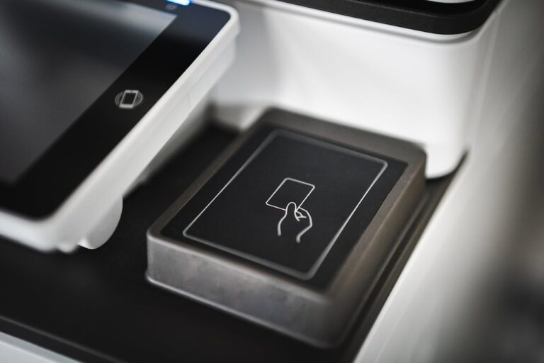 Comment choisir votre distributeur de caisse enregistreuse ?